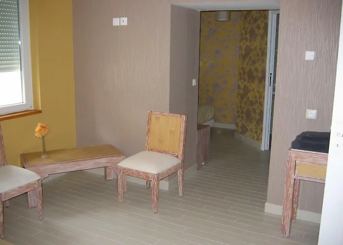 Champagne Et D'hotes Pierre Trichet Bed & Breakfast 3*